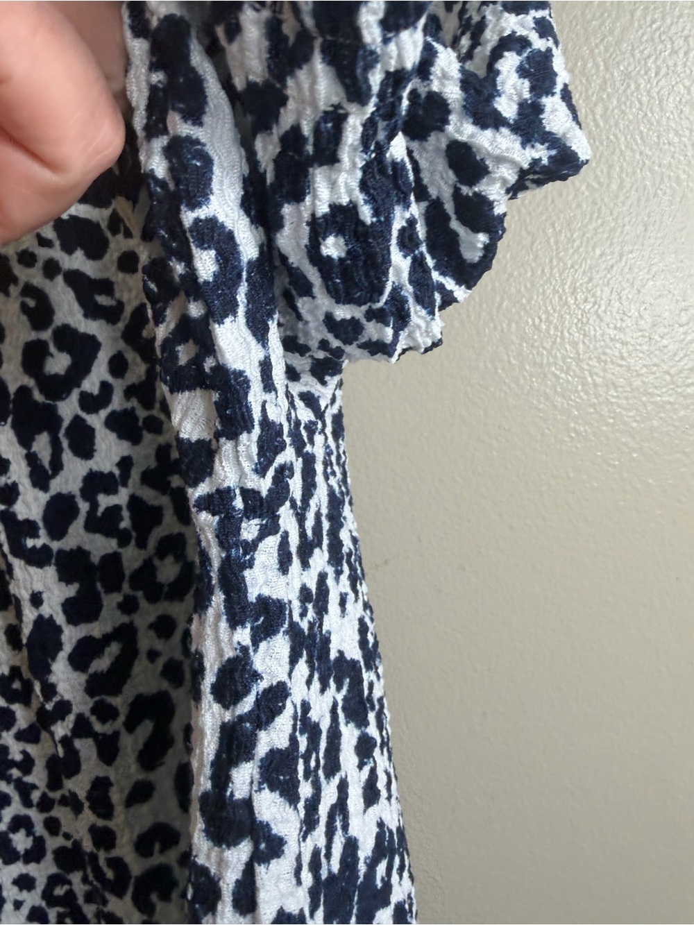LOFT Dark Navy White Leopard Print Puff Sleeve Textured Blouse Large - Picture 6 of 9